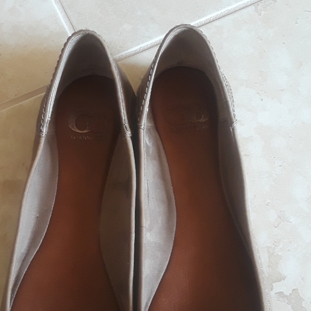 Shoes - Picture 4 of 6